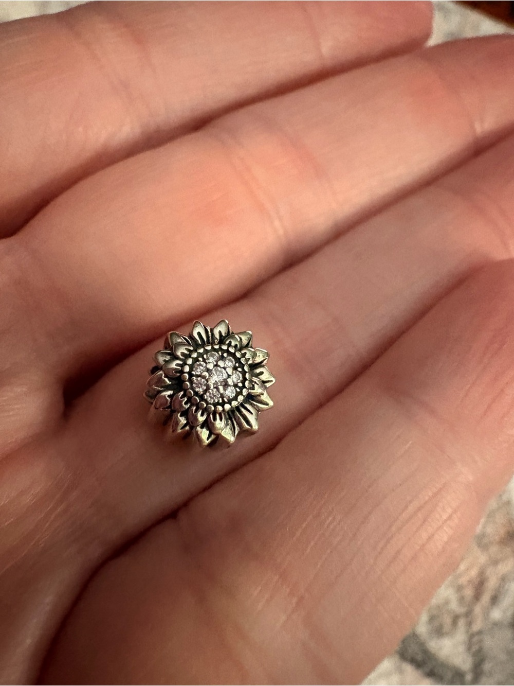 Linx flower charm